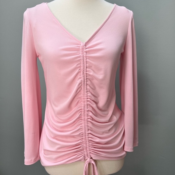 Excellent Condition - Pretty pink knit blouse with gathered detail. - Picture 1 of 3